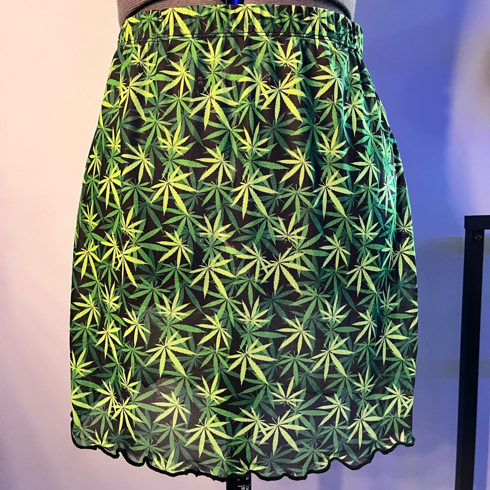 Black and Green Skater Mini Skirt for Casual Wear